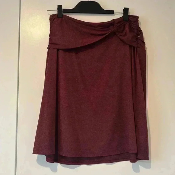 Patagonia Dresses & Skirts - Patagonia size large burgundy polo skirt, a line, comfortable, soft material
